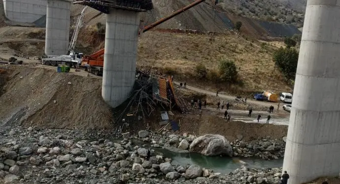 Pasur’da köprü iskelesi çöktü: Yaşamını yitiren işçi sayısı 3’e çıktı