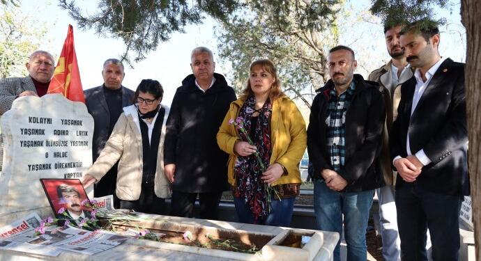 Gazeteci Namık Tarancı mezarı başında anıldı