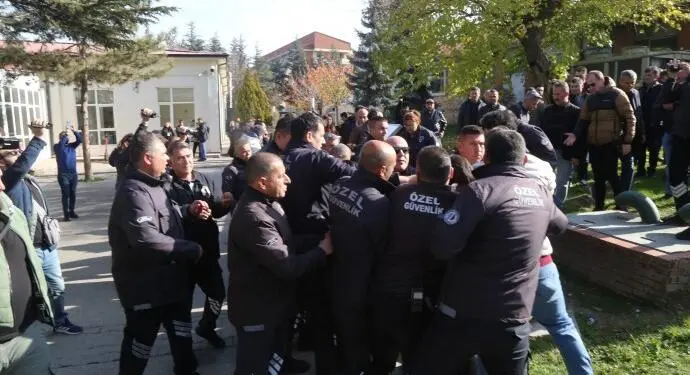  Anadolu Üniversitesi’nde öğrencilere ÖGB saldırısı