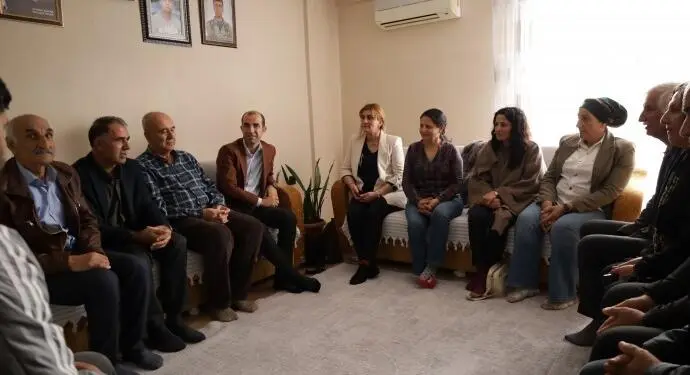 DBP Eş Genel Başkanı Keskin Bayındır’dan İzmir’de aile ziyaretleri