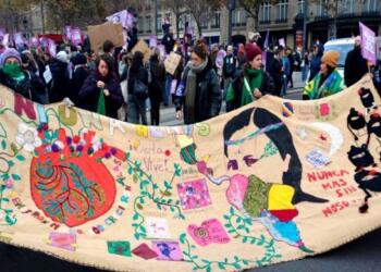 Paris’te 25 Kasım: On binlerce kadın alanlarda