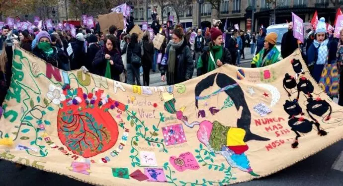 Paris’te 25 Kasım: On binlerce kadın alanlarda