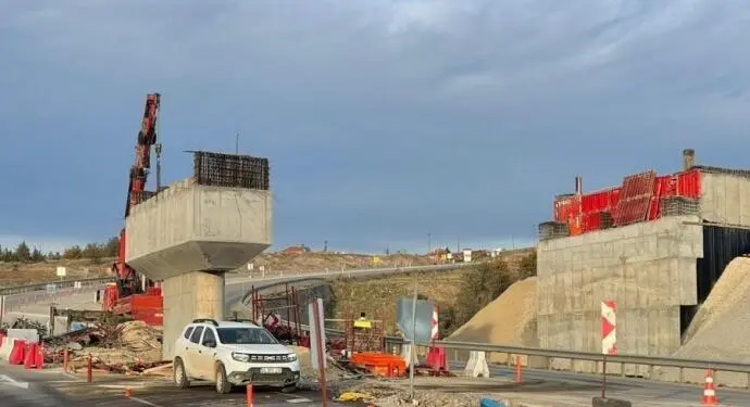 Uşak’ta üst geçit inşaatından düşen işçi yaşamını yitirdi