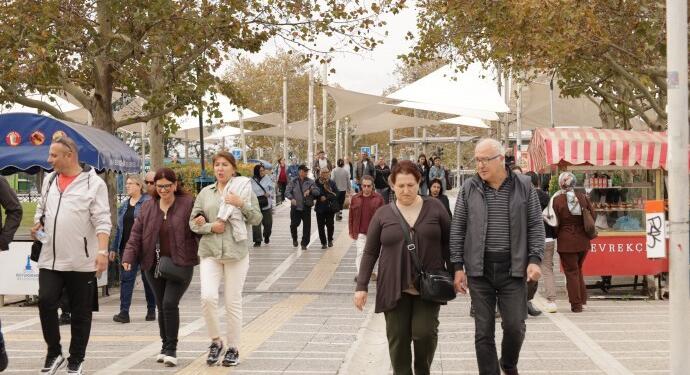 İzmirlilerden asgari ücret tepkisi: Kaşıkla veriliyor, kepçeyle alınıyor