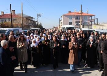 Taziyelere kitlesel katılım: Onların sayesinde dilimizi yaşıyoruz