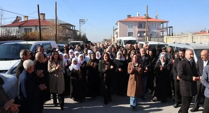 Taziyelere kitlesel katılım: Onların sayesinde dilimizi yaşıyoruz