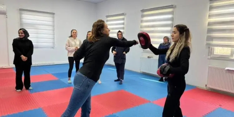 Amed’de kadınlar için yakın savunma atölyesi