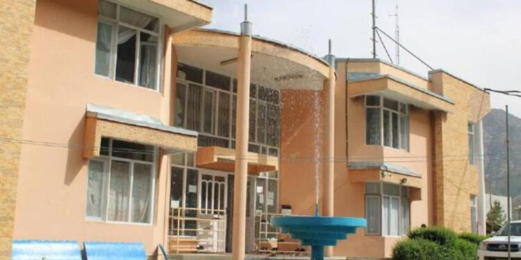 Taliban kadınlara okuma yazma veren kursları kapattı