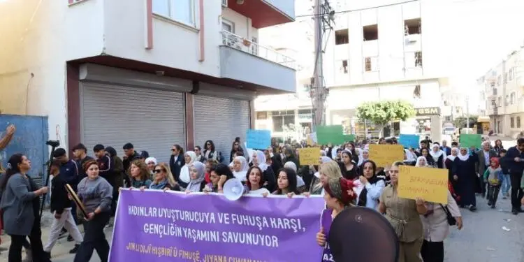 Kadınlar uyuşturucu ve fuhuşa karşı yürüdü