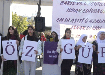 Kadınlar ‘Barış Kürsüsü’nde konuştu: Biz barış istiyoruz, çocuklarımızla kucaklaşmak istiyoruz