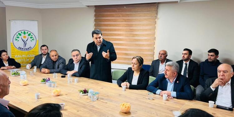 Ahmet Özer DEM Parti’yi ziyaret etti
