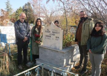 32 yıl önce katledilen gazeteci Işık mezarı başında anıldı