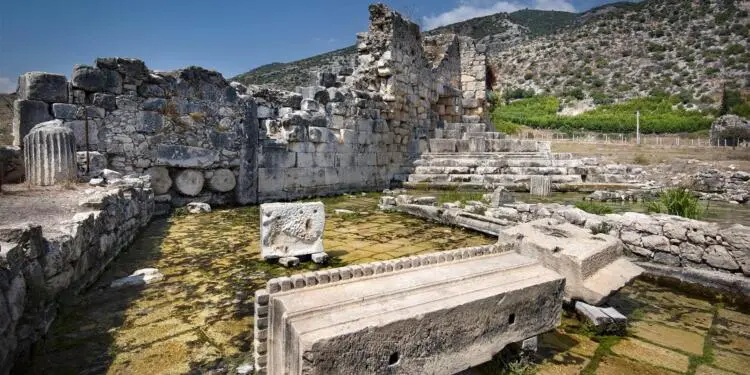 Finike’de Zeus Tapınağı’na dair izler bulundu