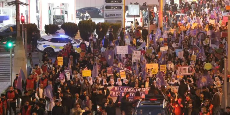 Amed’de 25 Kasım yürüyüşü: Demokratik toplumu kadın özgürlüğüyle inşa edeceğiz