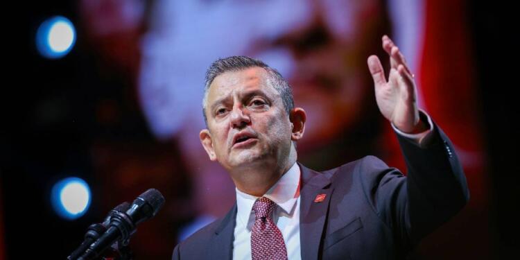 Akın Gürlek’ten Özgür Özel’e 500 bin liralık manevi tazminat davası