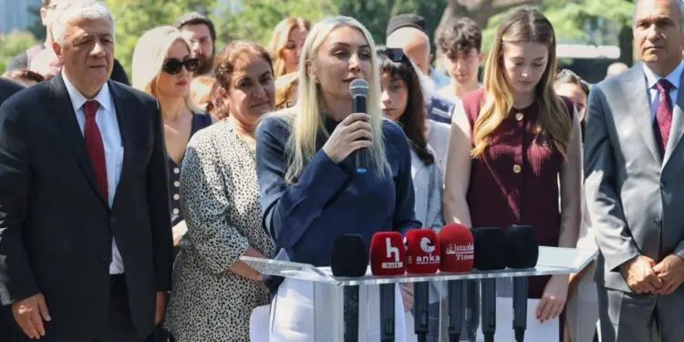 Dilek İmamoğlu’ndan ‘hukuksuzluğa karşı toplumsal duruş’ çağrısı