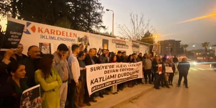 Antakya’da Alevilere yönelik saldırılar protesto edildi: İnsani koridor açılsın