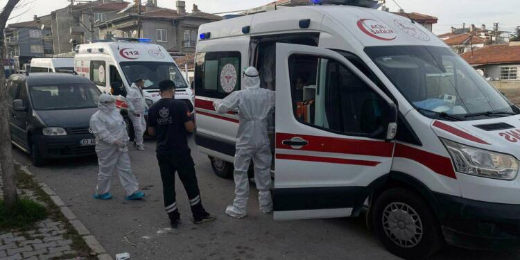 Afyon’da anne ve 3 çocuğu zehirlenme şüphesiyle hastaneye kaldırıldı