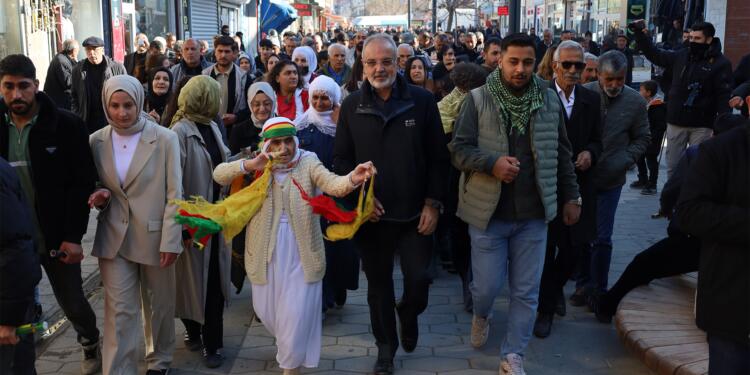 Birçok kentte kuruluş kutlamaları