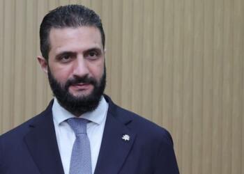 Londra, El-Şara’ya yönelik yaptırımları kaldırdı