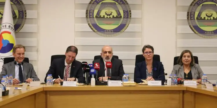 AB heyetinden Amed ziyareti: Kürt sorununun çözümü demokratikleşme mümkün