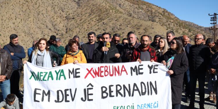 Dorşîn’de ağaç dikimi: Doğayla da barış olmalı