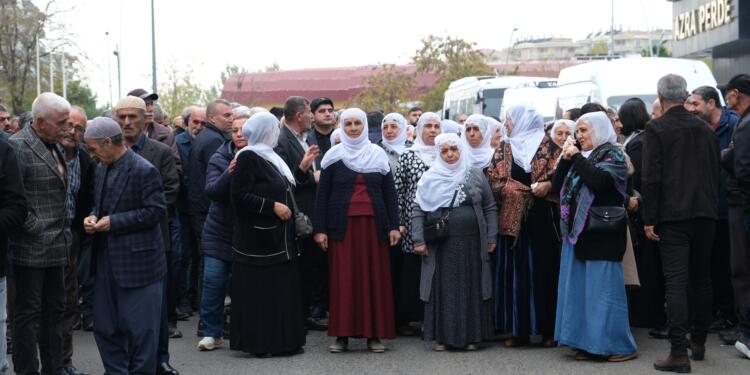 Amed’de PKK’liler için kurulan taziyelere kitlesel ziyaret