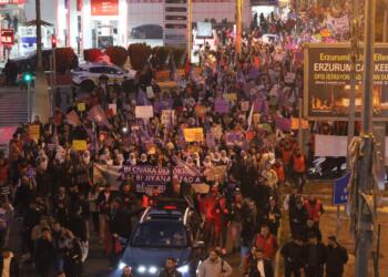 Kadınlar şiddete karşı alanlardaydı: Direnmeye devam edeceğiz