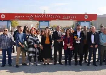 DEM Parti Sincan Cezaevi önünde: İktidar hukuksuzlukları gidermeli