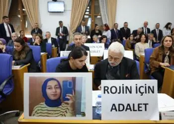 Meclis’te İstanbul Sözleşmesi tartışması: Katledilen kadınların fotoğrafları ile iktidara yanıt