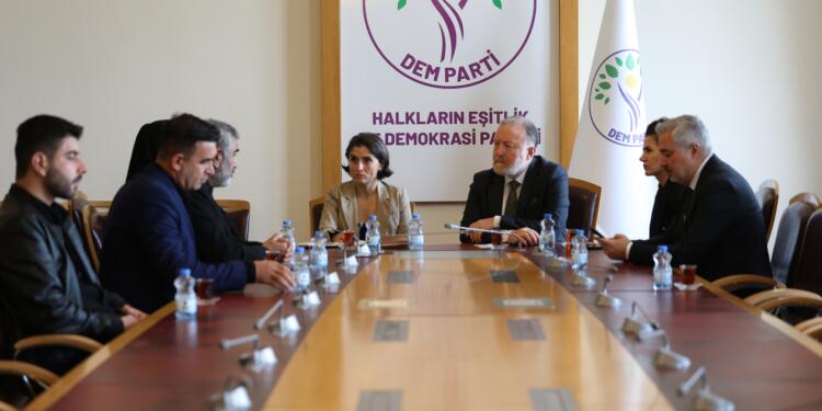 Rojin’in ailesi DEM Parti’yi ziyaret etti