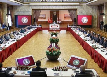 AKP’nin komisyon üyeleri İmralı gündemiyle toplandı