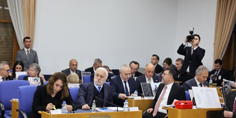 DEM Partililerden MEB’e tepki: Müfredat tarikatlara, çocuklar MESEM’lerle sömürüye teslim