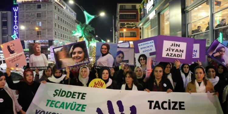 Çewlîg’te kadınlar ilk kez gece yürüyüşü düzenledi