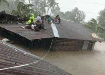 Filipinler’in merkezi sular altında kaldı: 2 kişi öldü