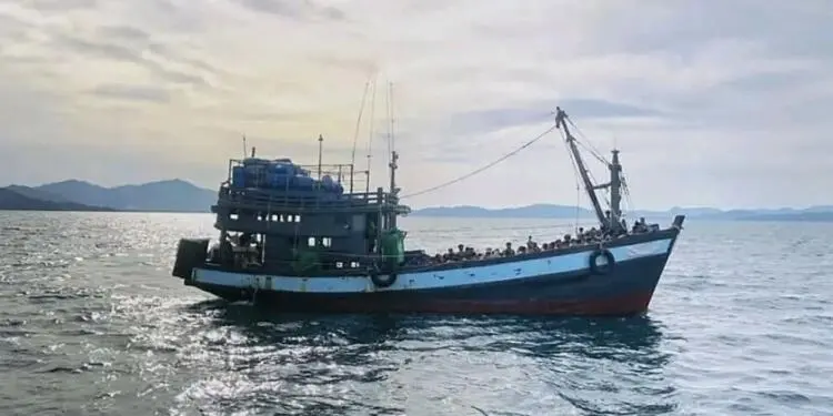 Göçmenleri taşıyan tekne battı: En az 13 ölü