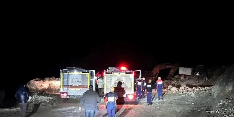 Sêwas’ta demir madeni ocağında göçük: Bir kişi toprak altında kaldı