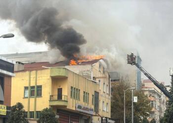 Güngören’de tekstil fabrikasında yangın