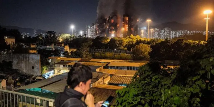 Hong Kong’da ölü sayısı 44’e yükseldi, 279 kişi kayıp