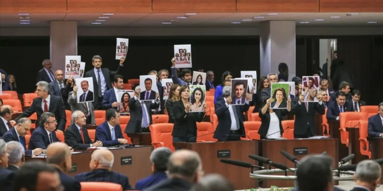 4 Kasım darbesi: Hukuk, yargı ve demokratik siyasette bir gedik açıldı