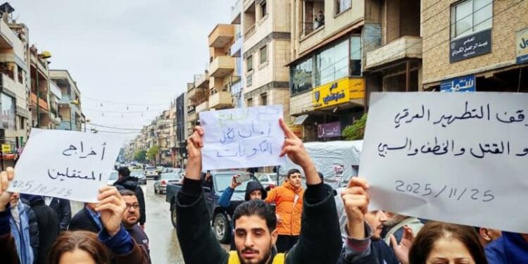 Suriye’de Aleviler katliamlara karşı sokağa çıktı