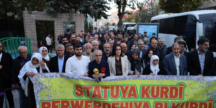Topçu: Kürtçeye statü sağlanmadan entegrasyondan bahsedemeyiz