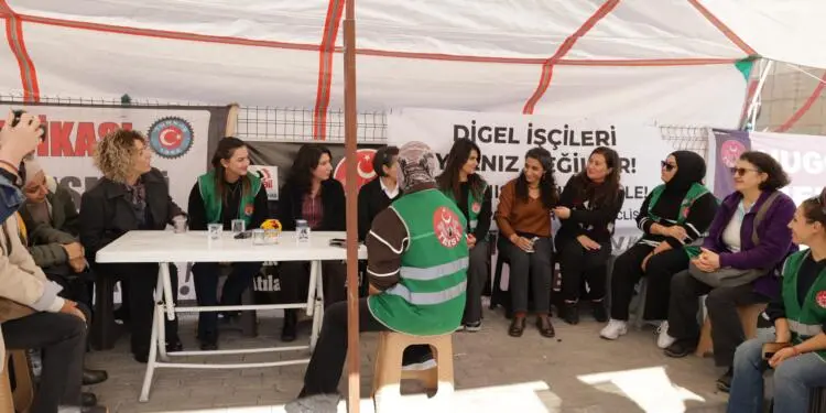 DEM Parti Kadın Meclisi’nden 25 Kasım öncesi direnişteki kadınlara destek ziyareti