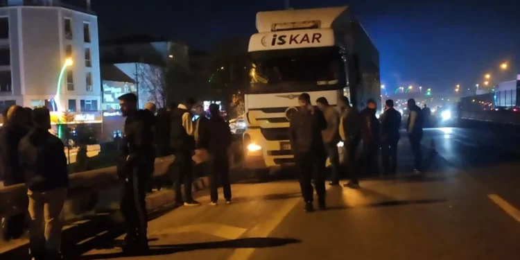 Motosiklet yayaya çarptı: 2 kişi yaşamını yitirdi