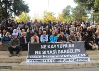 4 Kasım darbesi protestoları: Ne kayyımlar ne siyasi darbeler halk kazanacak