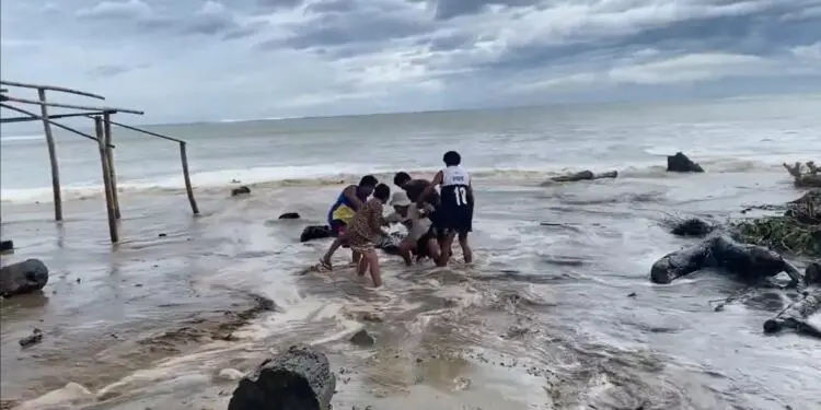 Fung-wong Tayfunu Filipinler’den uzaklaştı: 1,4 milyon kişi tahliye edilmişti