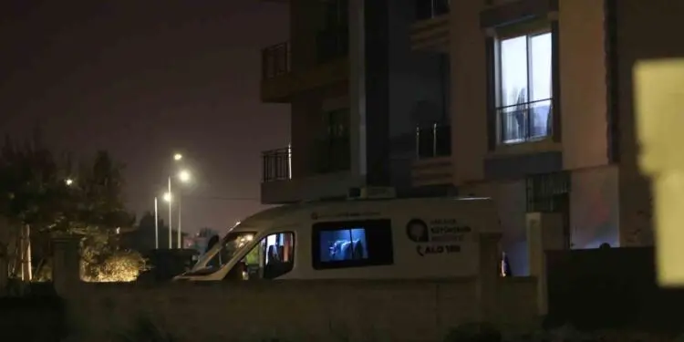 Antalya’da bir polis evli olduğu kadını ve kızlarını katletti