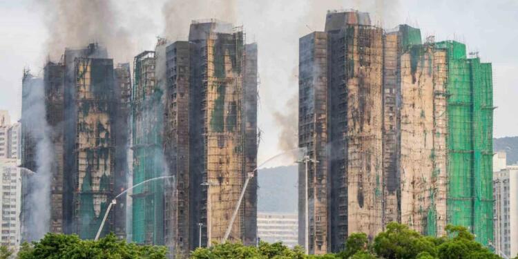 Hong Kong’daki yangında can kaybı 94’e yükseldi