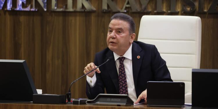 Muhittin Böcek hastaneye kaldırıldı