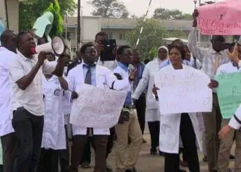 Nijerya’da doktorlardan süresiz grev kararı